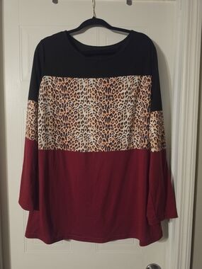 Black & Burgundy Leopard-Panel Women's Long Sleeve Top